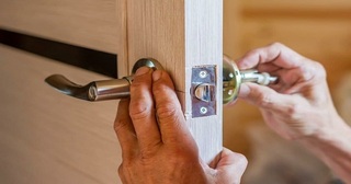 Установка и замена дверной ручки в Астрахани от 277 руб. – Мастер24, монтаж фурнитуры, недорого