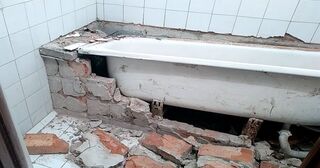 Демонтаж ванны в Астрахани от Мастер24 — быстро, недорого, вывоз старой ванны от 1028 руб.
